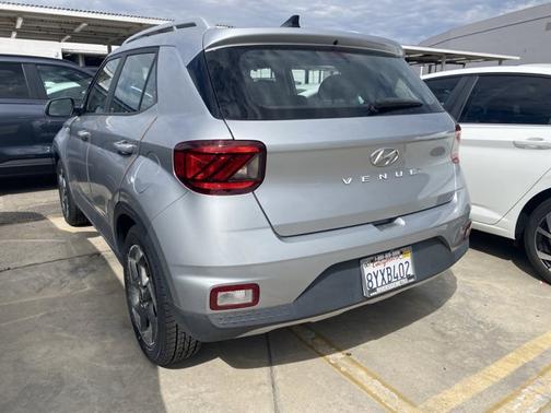 2022 Hyundai VENUE SEL
