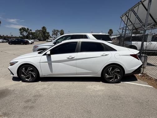 White 2024 Hyundai ELANTRA Limited