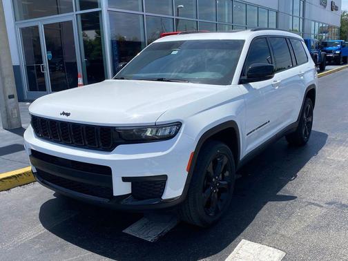 Bright White Clearcoat 2023 Jeep Grand Cherokee L Altitude