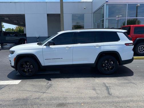 Bright White Clearcoat 2023 Jeep Grand Cherokee L Altitude
