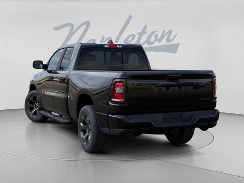 Diamond Black Crystal Pearlcoat 2026 RAM 1500 Express