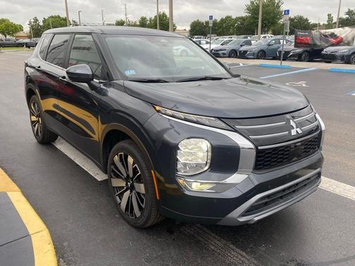 Gray 2025 Mitsubishi Outlander SE