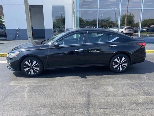 2022 Nissan Altima 2.5 SV