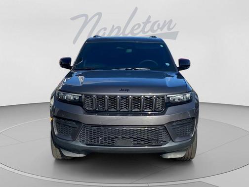 Baltic Gray Metallic Clearcoat 2023 Jeep Grand Cherokee Altitude