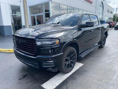 Diamond Black Crystal Pearlcoat 2025 RAM 1500 Laramie