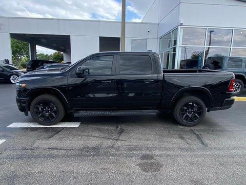 Diamond Black Crystal Pearlcoat 2025 RAM 1500 Laramie