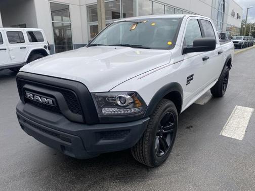 2024 RAM 1500 Classic Warlock Crew Cab 4x2 5'7' Box
