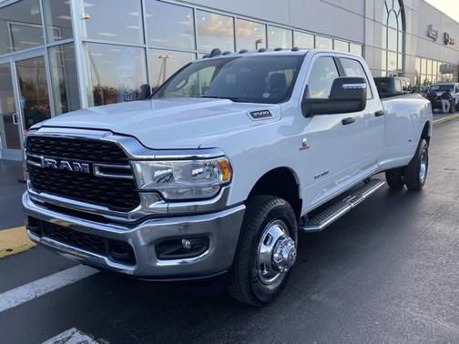 2024 RAM 3500 Big Horn Crew Cab 4x4 8' Box