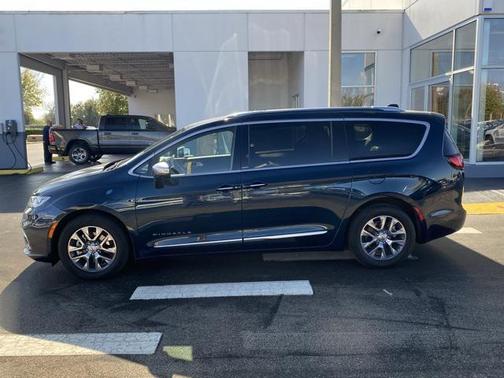 2024 Chrysler Pacifica L