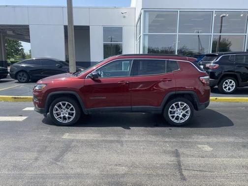 2022 Jeep Compass Latitude Lux