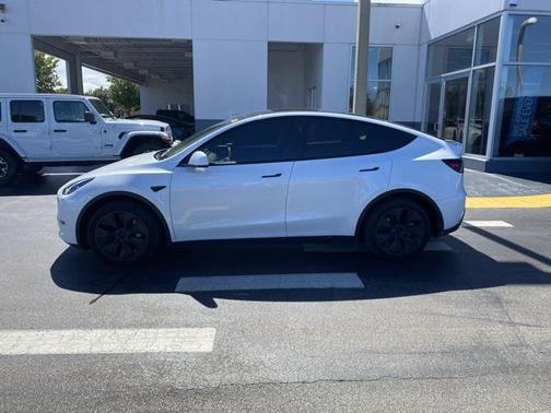 2024 Tesla Model Y Long Range Dual Motor All-Wheel Drive