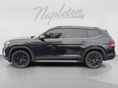 Deep Black 2024 Volkswagen Atlas 2.0T SE w/Technology