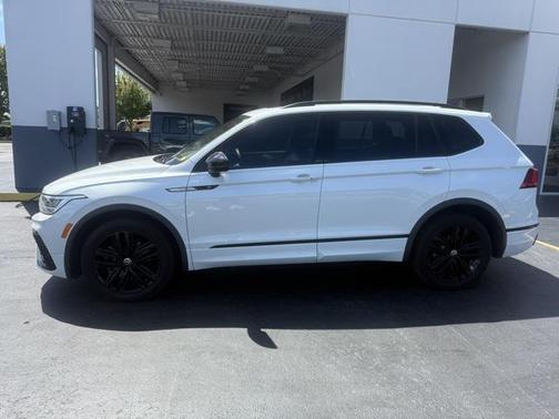 2022 Volkswagen Tiguan 2.0T SE R-Line Black