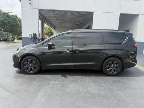 2019 Chrysler Pacifica Hybrid Limited