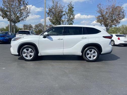 2022 Toyota Highlander Hybrid LE