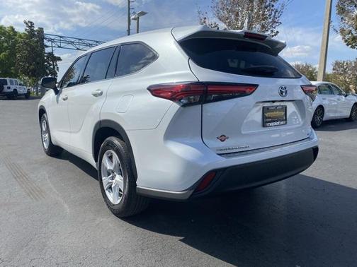 2022 Toyota Highlander Hybrid LE