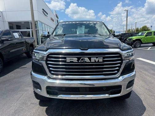 Diamond Black Crystal Pearlcoat 2025 RAM 1500 Laramie