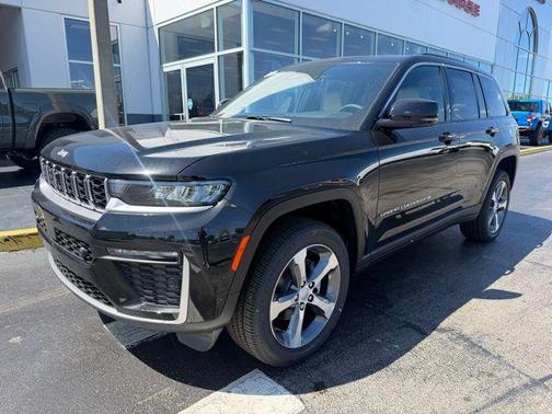 Diamond Black Crystal Pearlcoat 2026 Jeep Grand Cherokee Limited