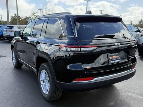 2025 Jeep Grand Cherokee Laredo