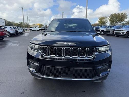 2025 Jeep Grand Cherokee Laredo