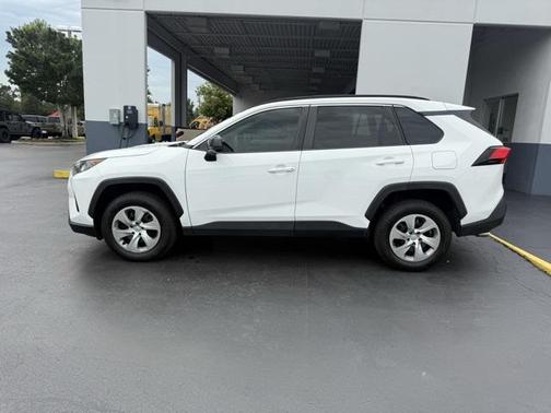 2020 Toyota RAV4 LE