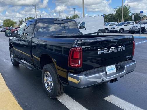2025 RAM 2500 Tradesman Crew Cab 4x4 6'4' Box
