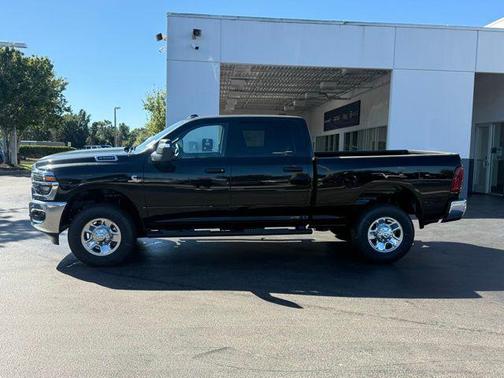 2026 RAM 2500 Tradesman Crew Cab 4x4 6'4' Box