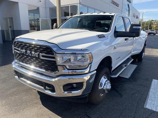 2024 RAM 3500 Big Horn Crew Cab 4x4 8' Box