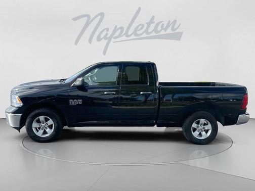 Diamond Black Crystal Pearlcoat 2024 RAM 1500 Classic SLT