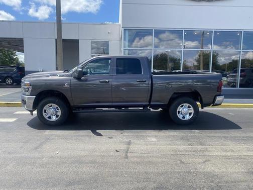 2025 RAM 2500 Tradesman Crew Cab 4x4 6'4' Box