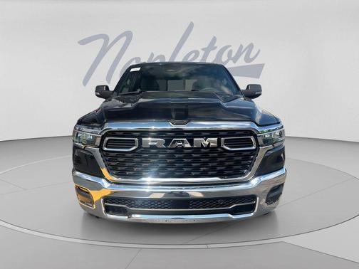 Diamond Black Crystal Pearlcoat 2026 RAM 1500 Big Horn/Lone Star