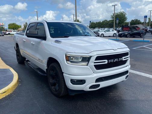 Bright White Clearcoat 2019 RAM 1500 Big Horn