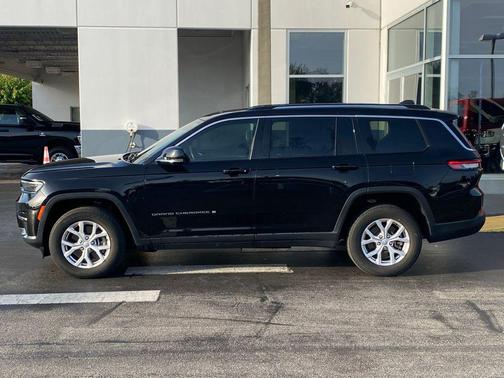 Diamond Black Crystal Pearlcoat 2022 Jeep Grand Cherokee L Limited