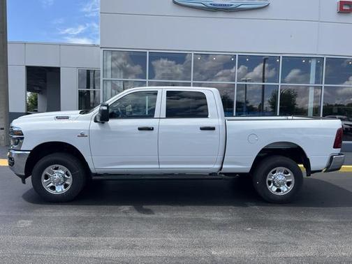 2025 RAM 2500 Tradesman Crew Cab 4x4 6'4' Box