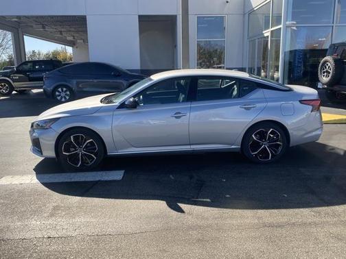 2025 Nissan Altima SR FWD