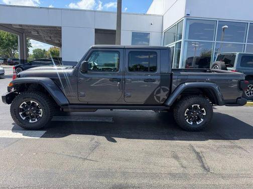 Granite Crystal Metallic Clearcoat 2026 Jeep Gladiator Rubicon