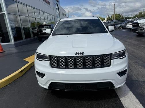 2022 Jeep Grand Cherokee Laredo