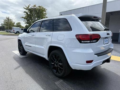 2022 Jeep Grand Cherokee Laredo