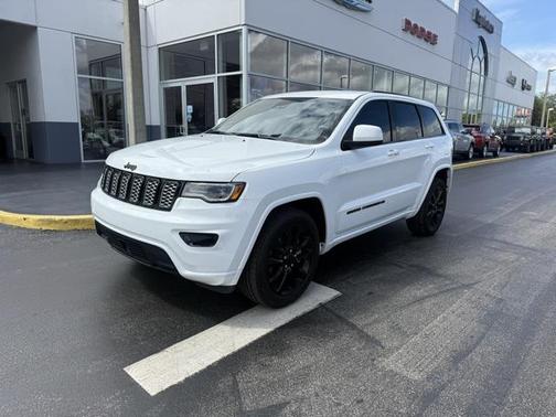 2022 Jeep Grand Cherokee Laredo