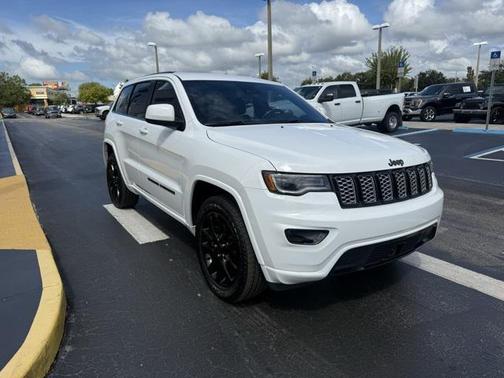 2022 Jeep Grand Cherokee Laredo