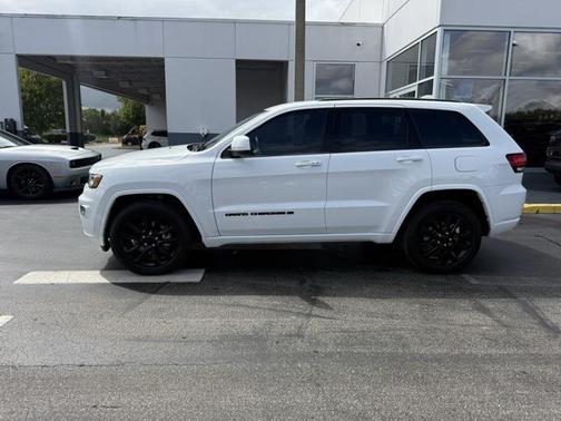 2022 Jeep Grand Cherokee Laredo