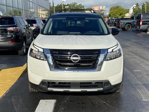 2024 Nissan Pathfinder SL FWD