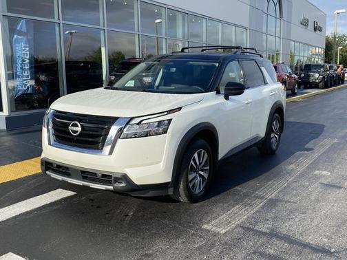 2024 Nissan Pathfinder SL FWD