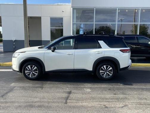 2024 Nissan Pathfinder SL FWD