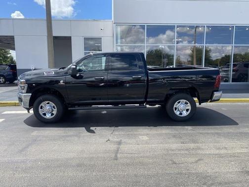 2025 RAM 2500 Tradesman Crew Cab 4x4 6'4' Box