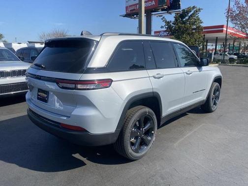 2025 Jeep Grand Cherokee Altitude