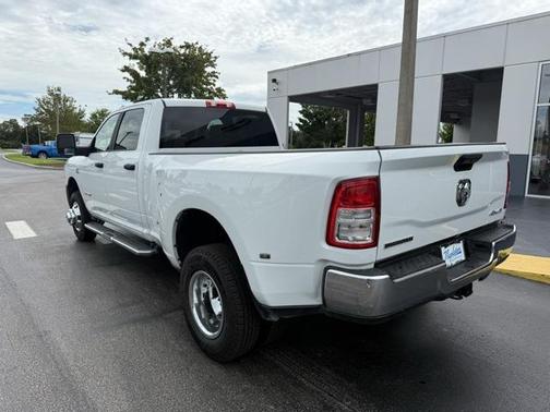 2024 RAM 3500 Big Horn Crew Cab 4x4 8' Box