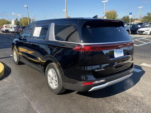 2024 Kia Carnival LX