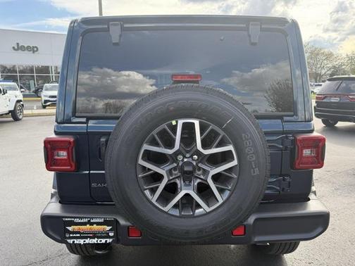 2025 Jeep Wrangler 4-Door Sahara 4x4