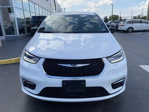 2025 Chrysler Pacifica L